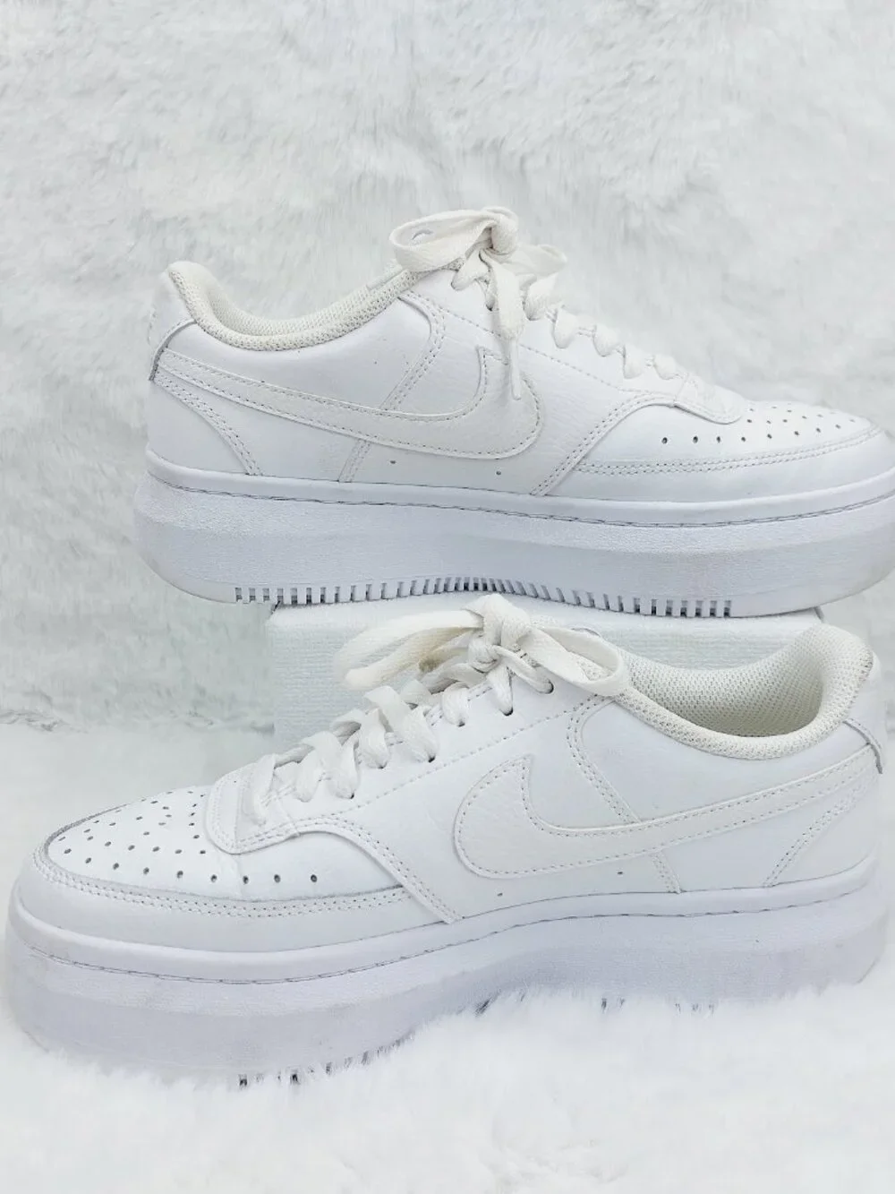 Nike women white